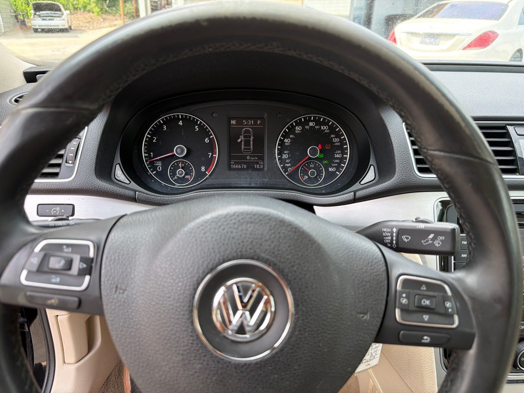 2013 Volkswagen Passat Image 13