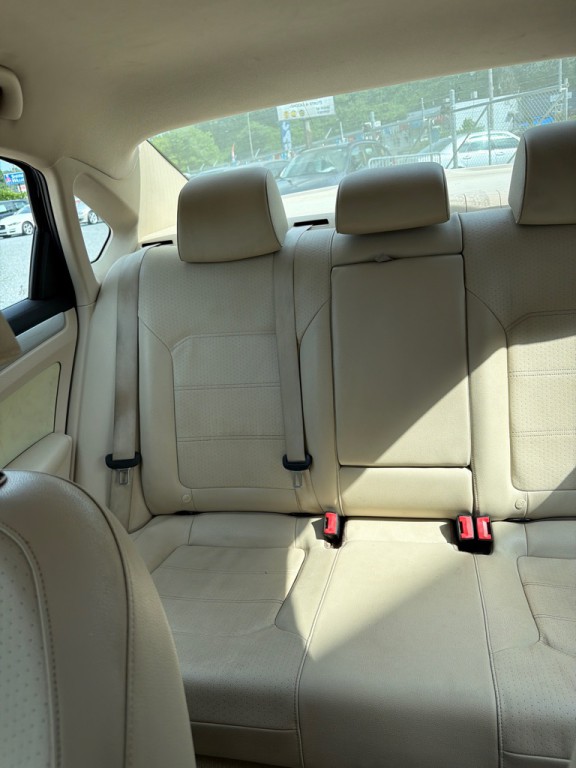 2013 Volkswagen Passat Image 15