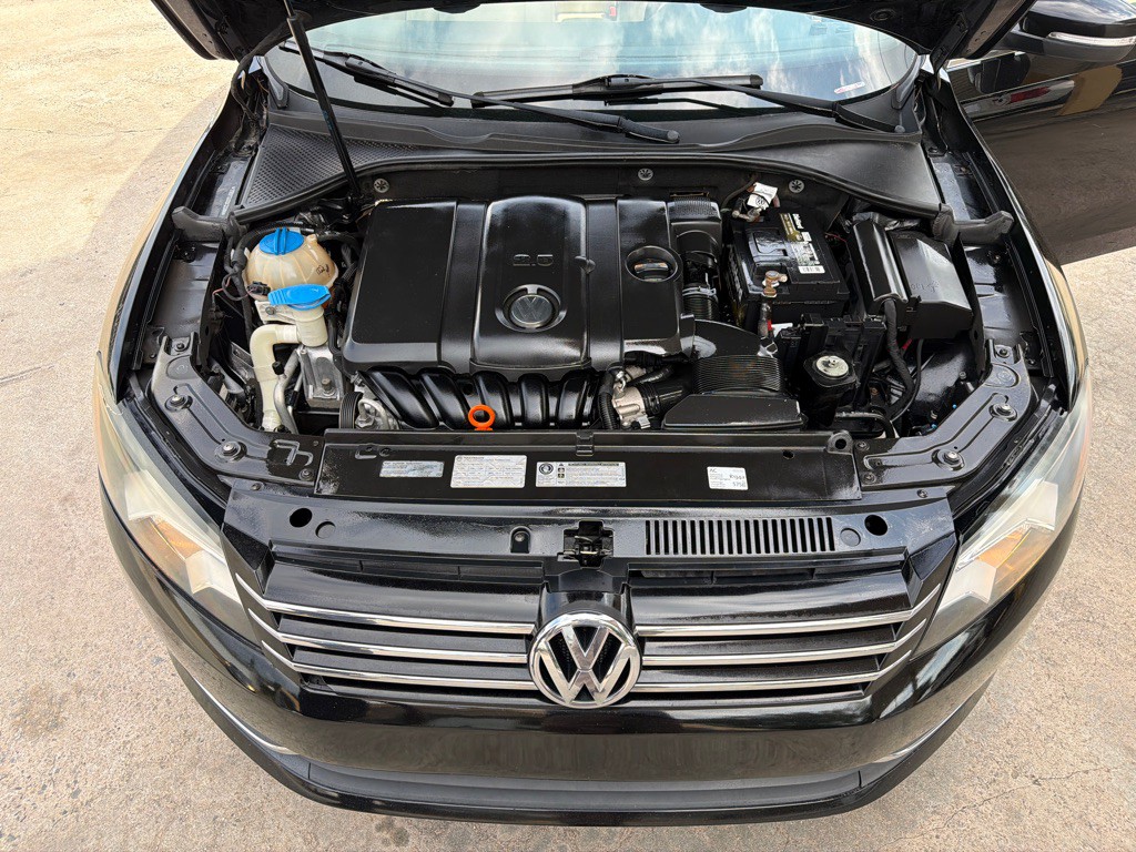 2013 Volkswagen Passat Image 17