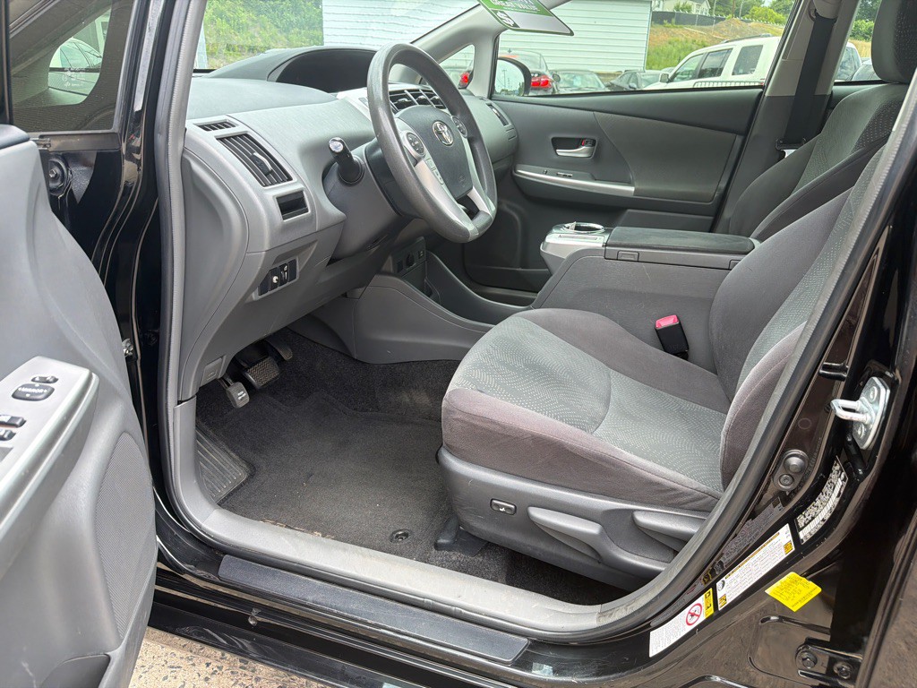 2012 Toyota Prius Image 11