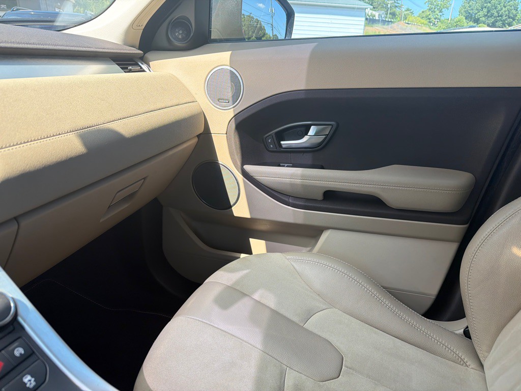 2015 Land Rover Range Rover Evoque Image 16