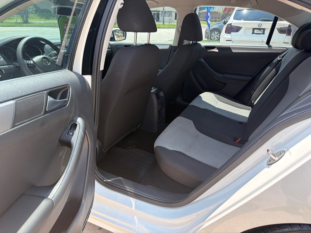 2017 Volkswagen Jetta Image 10