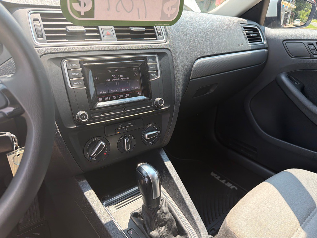 2017 Volkswagen Jetta Image 13