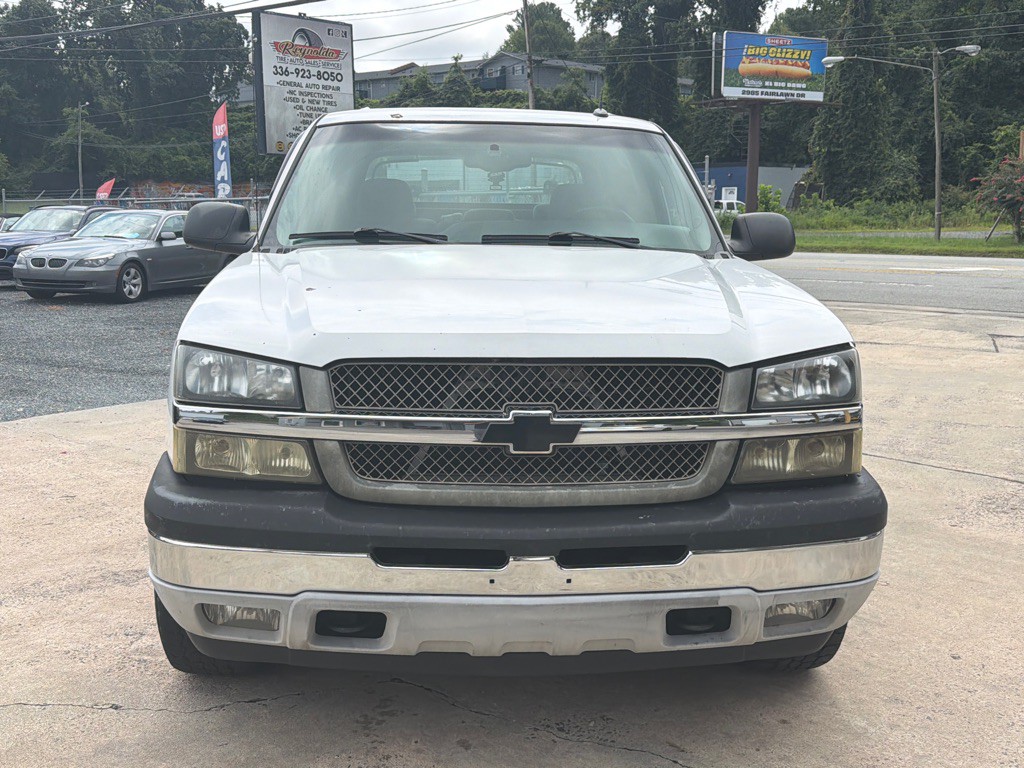 2005 Chevrolet Avalanche Image 2
