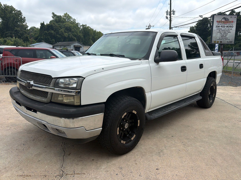 2005 Chevrolet Avalanche Image 3