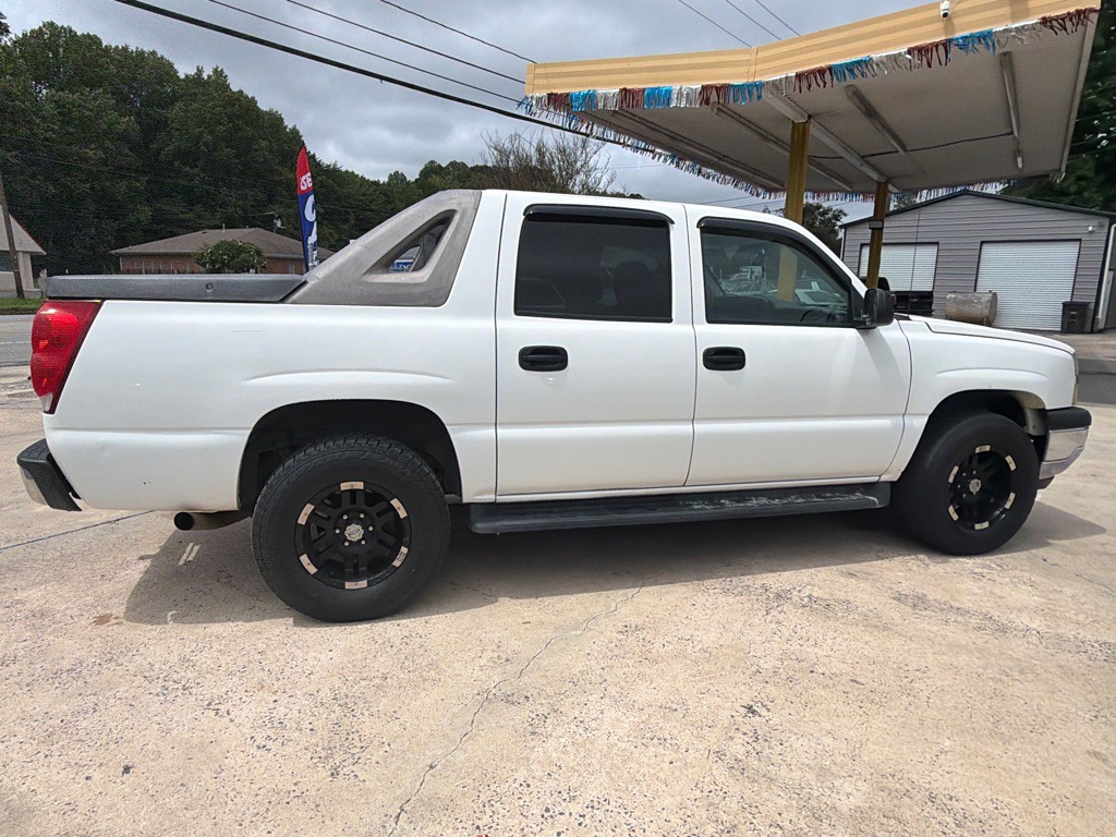 2005 Chevrolet Avalanche Image 8
