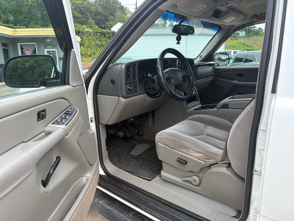 2005 Chevrolet Avalanche Image 13
