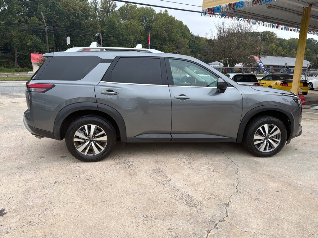 2023 Nissan Pathfinder Image 8