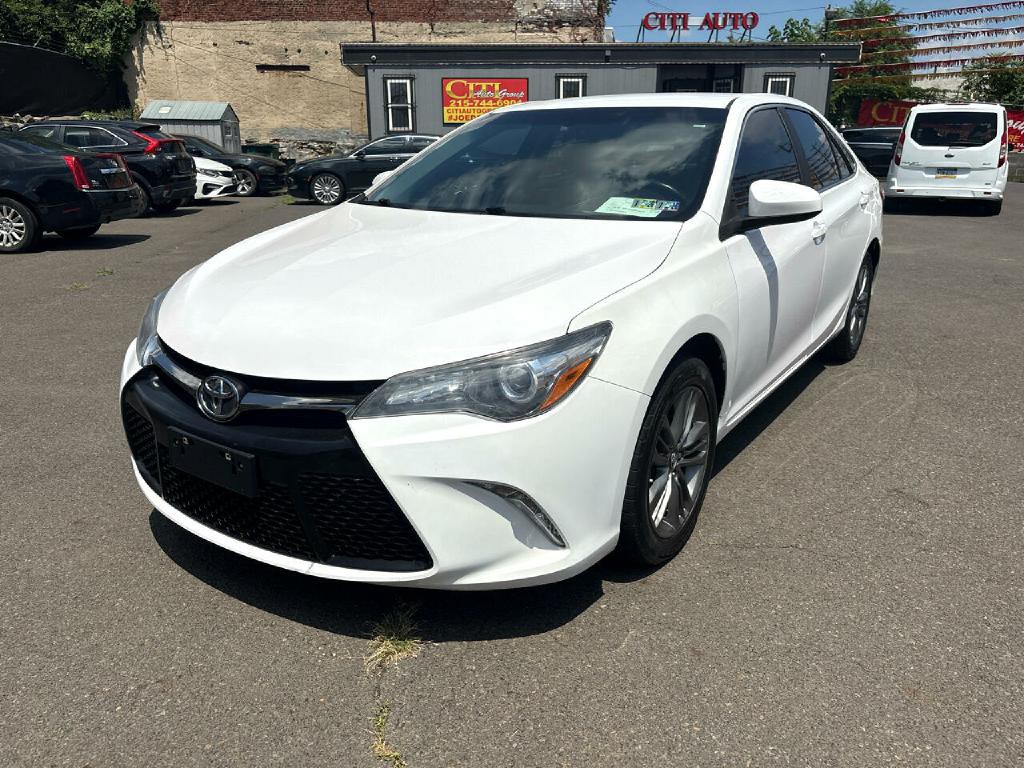 2017 Toyota Camry Image 2