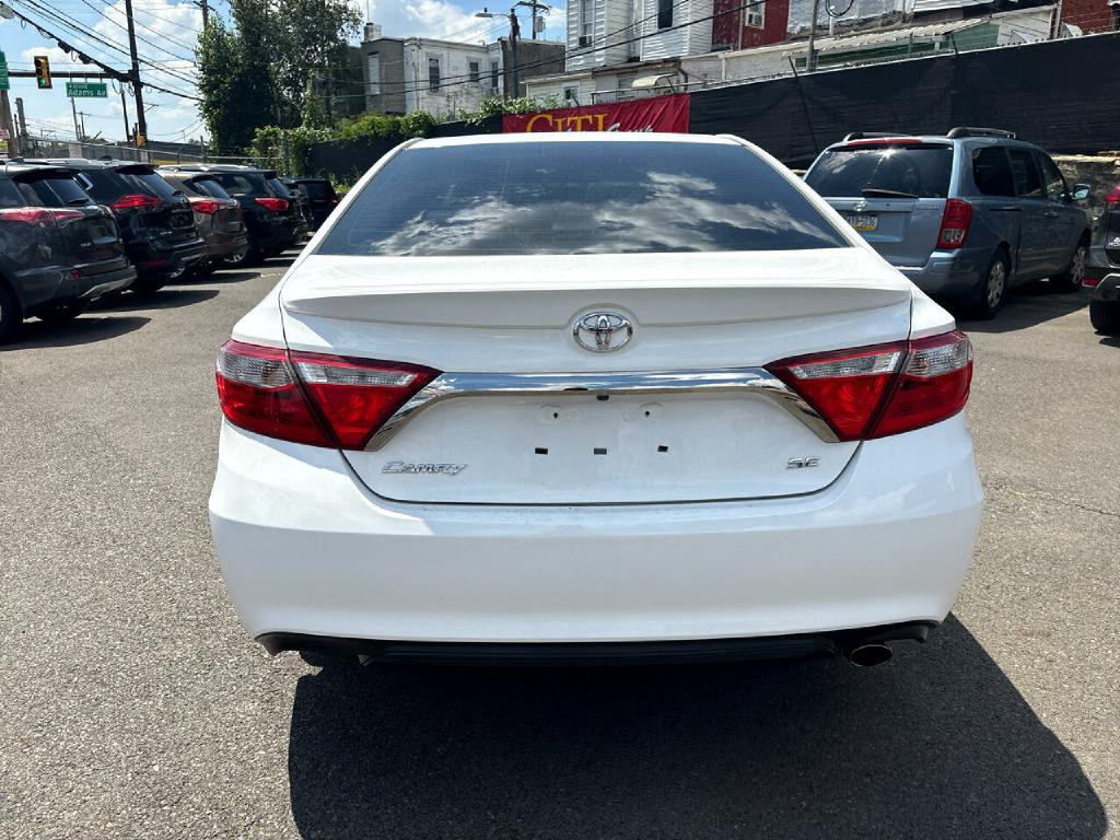 2017 Toyota Camry Image 3
