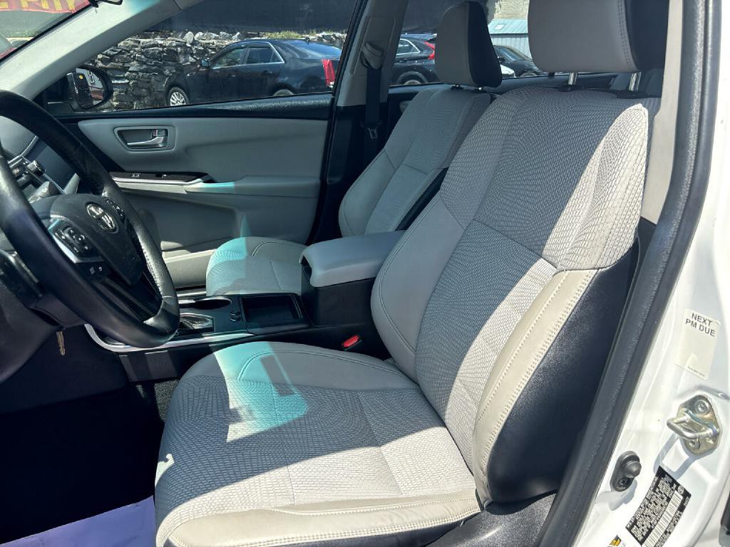 2017 Toyota Camry Image 6