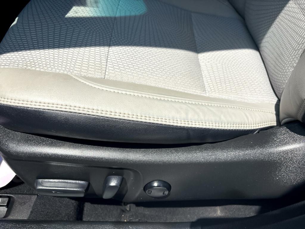 2017 Toyota Camry Image 7