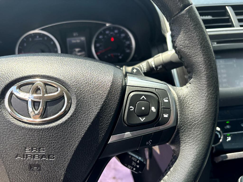2017 Toyota Camry Image 10