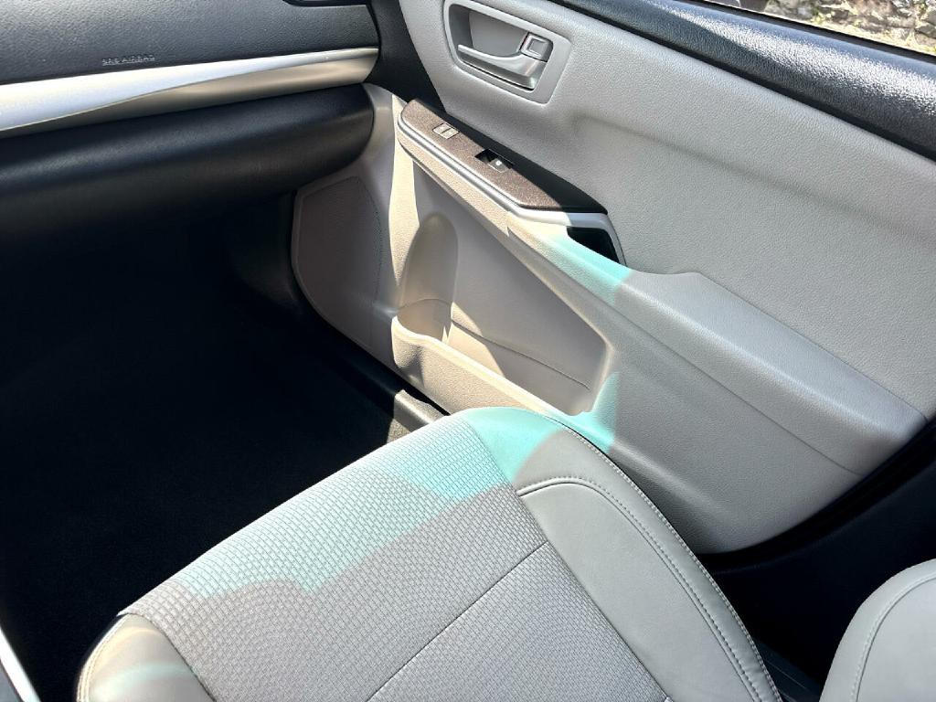 2017 Toyota Camry Image 13