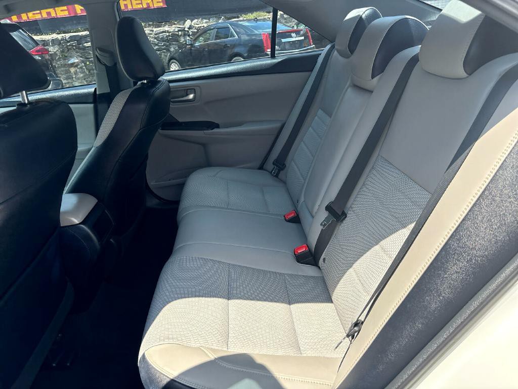 2017 Toyota Camry Image 15