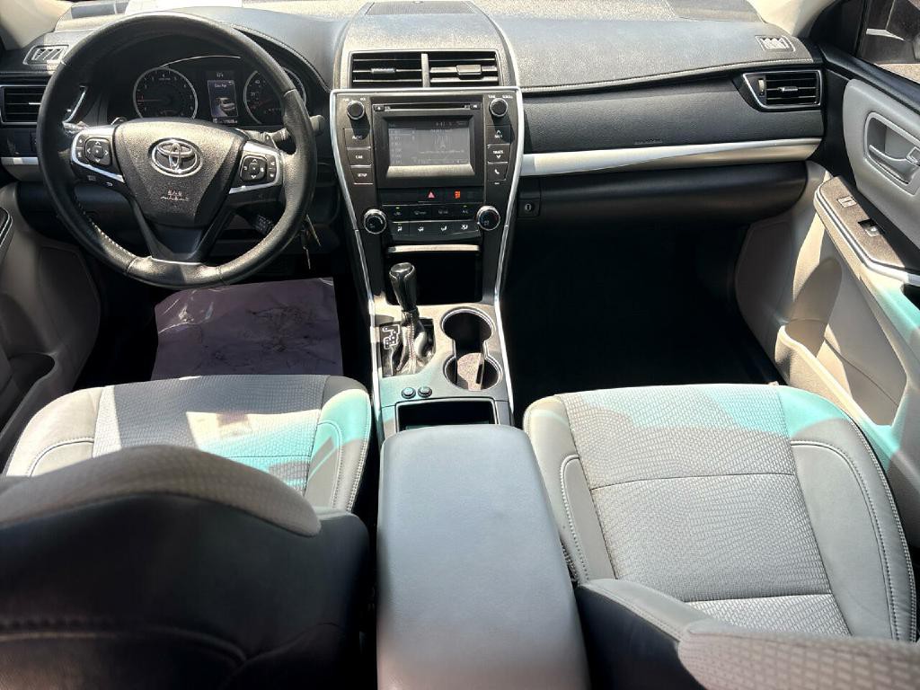 2017 Toyota Camry Image 16