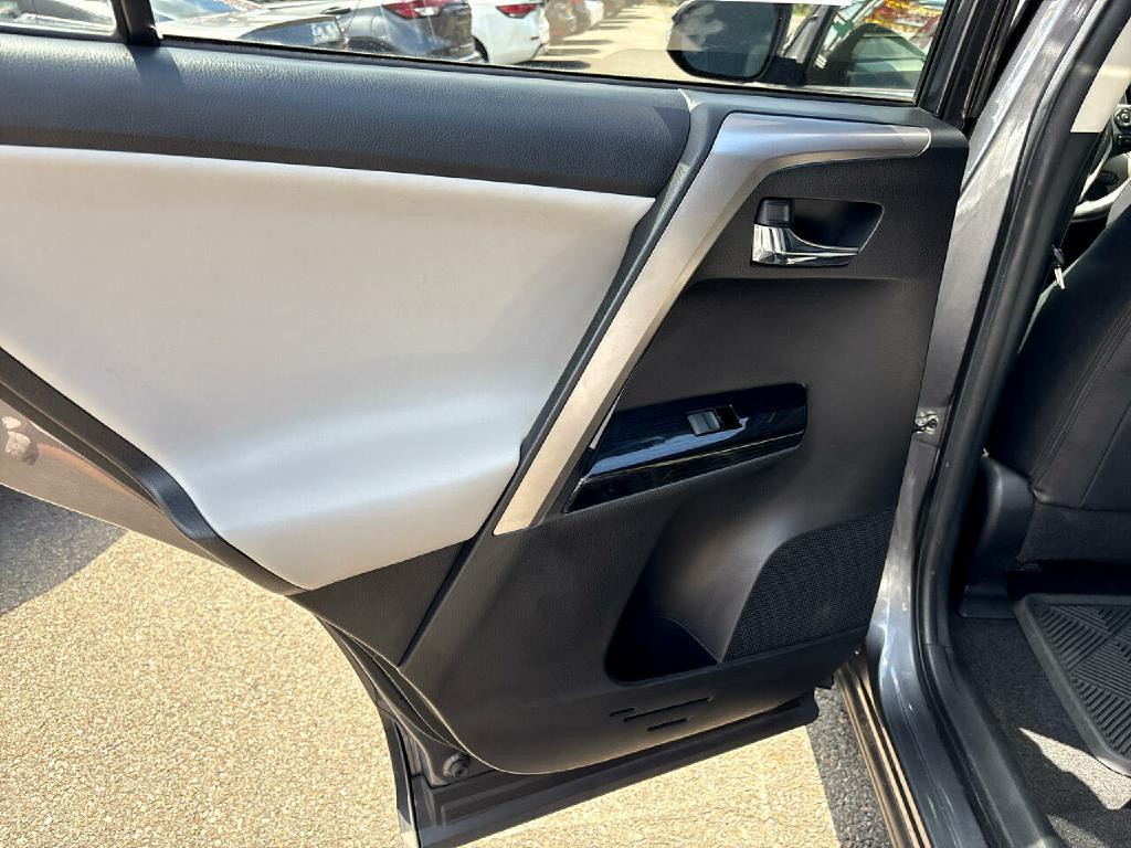 2016 Toyota Rav4 Image 17