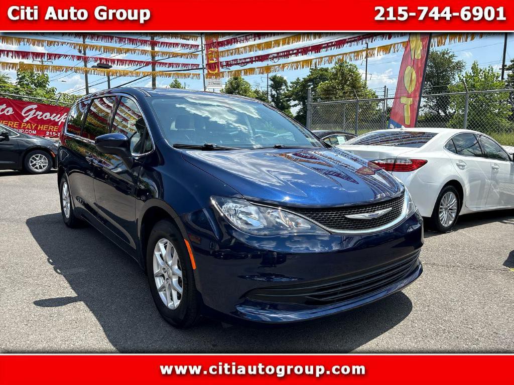 2020 Chrysler Voyager Image 1