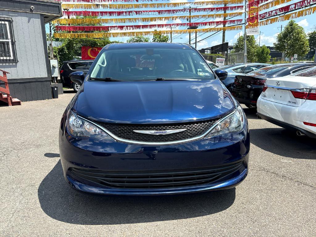 2020 Chrysler Voyager Image 2