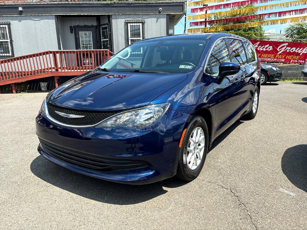 2020 Chrysler Voyager Image 3