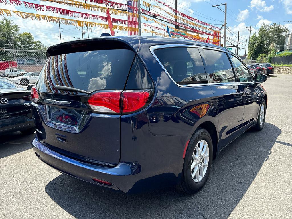 2020 Chrysler Voyager Image 5