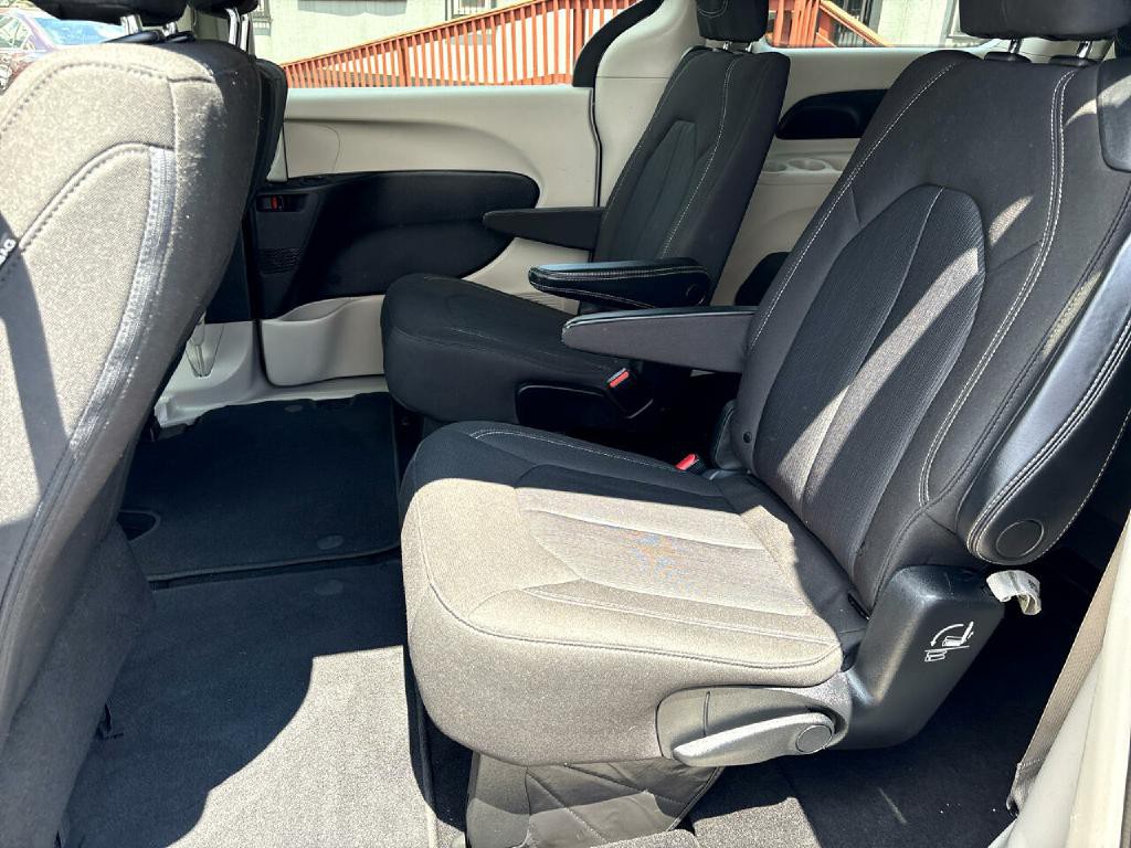 2020 Chrysler Voyager Image 14