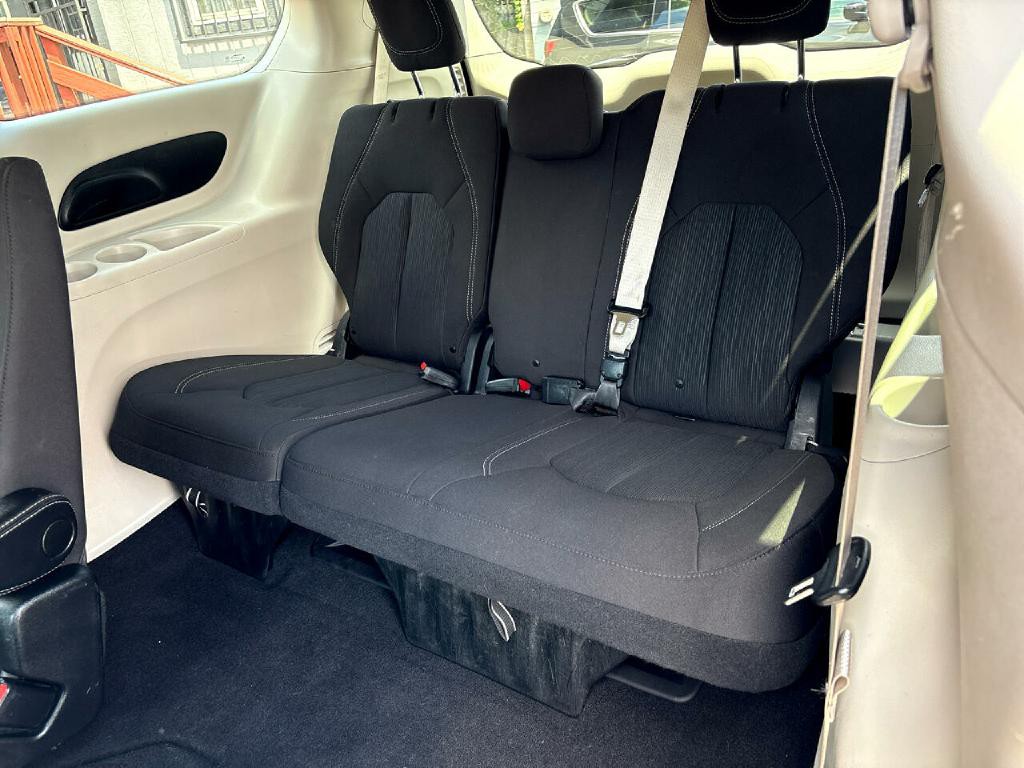 2020 Chrysler Voyager Image 15