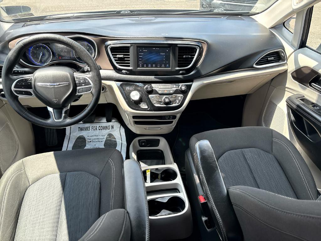 2020 Chrysler Voyager Image 16