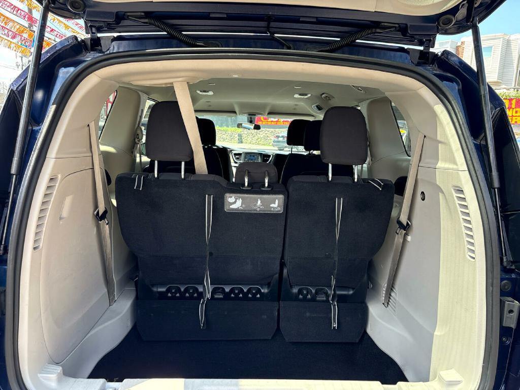 2020 Chrysler Voyager Image 18