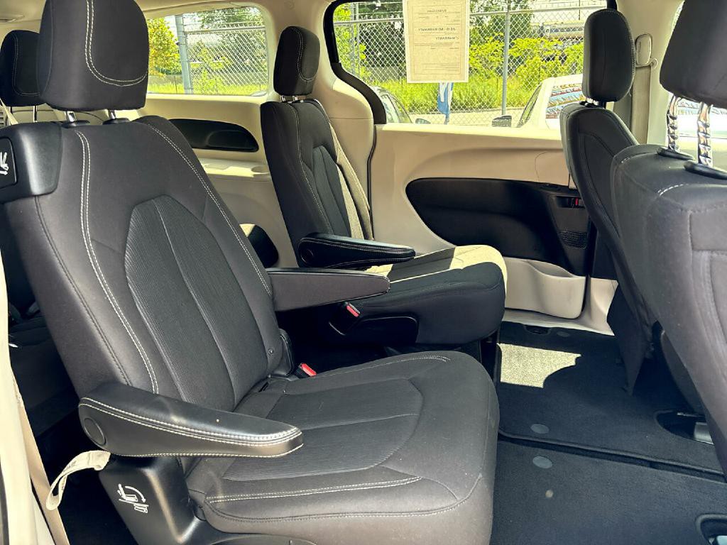2020 Chrysler Voyager Image 21