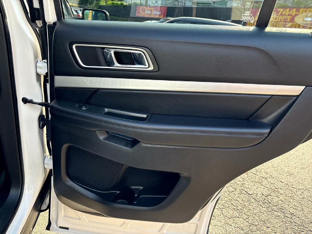 2017 Ford Explorer Image 19