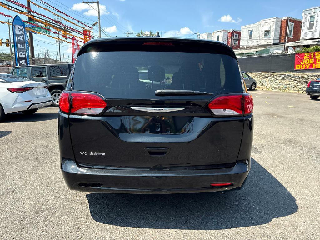 2022 Chrysler Voyager Image 4