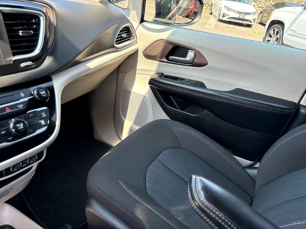 2022 Chrysler Voyager Image 14