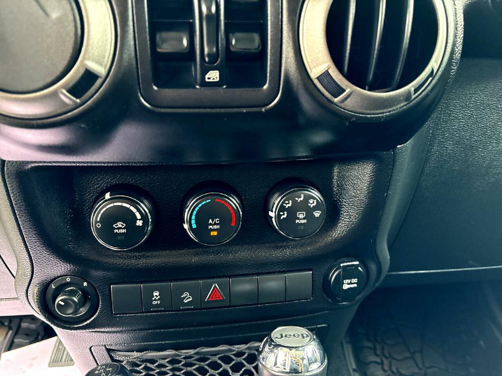 2014 Jeep Wrangler Image 11