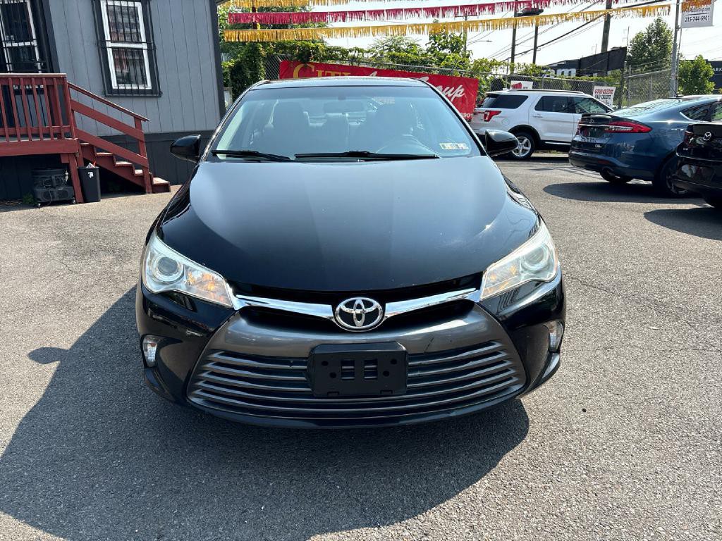 2016 Toyota Camry Image 2