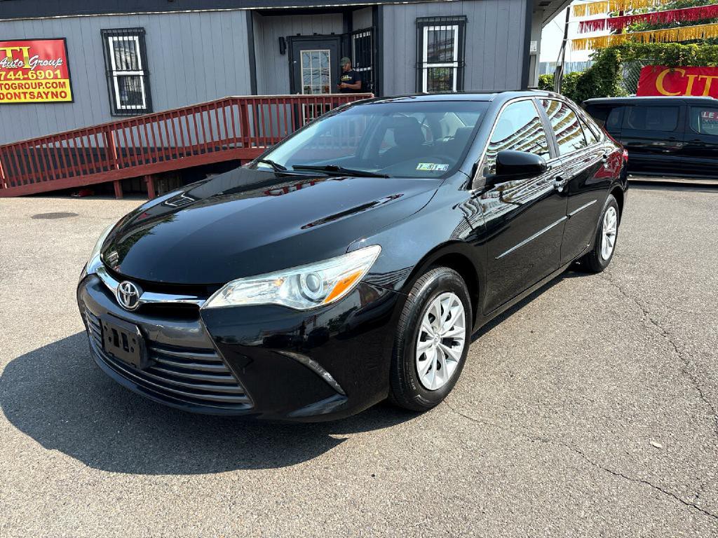 2016 Toyota Camry Image 3