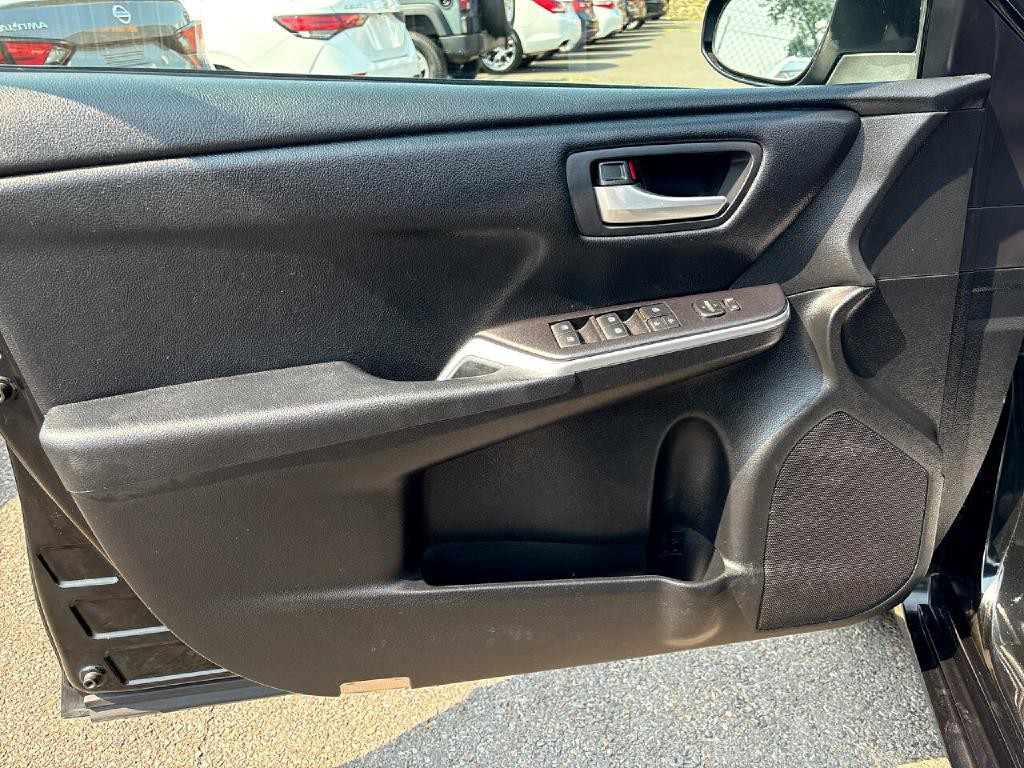 2016 Toyota Camry Image 6