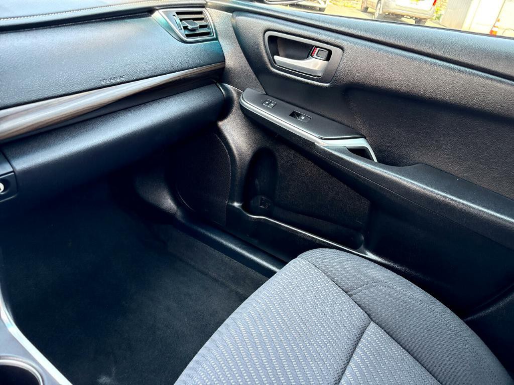 2016 Toyota Camry Image 13