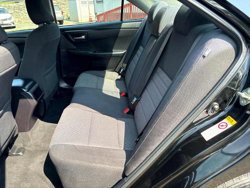 2016 Toyota Camry Image 16