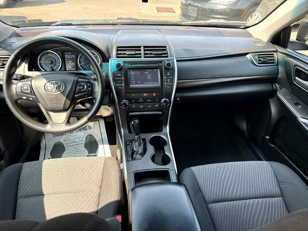 2016 Toyota Camry Image 17