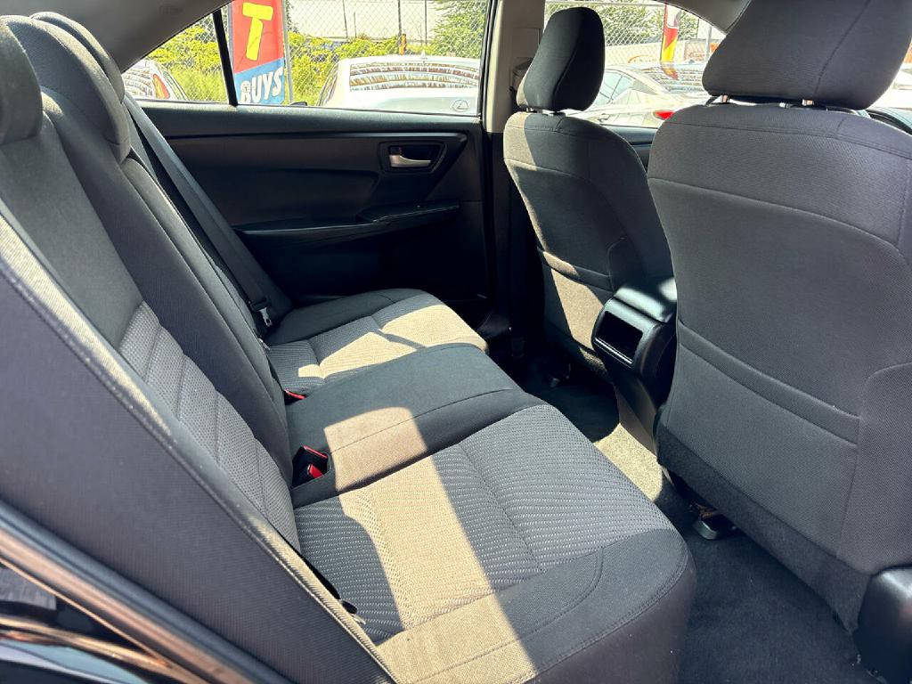2016 Toyota Camry Image 19