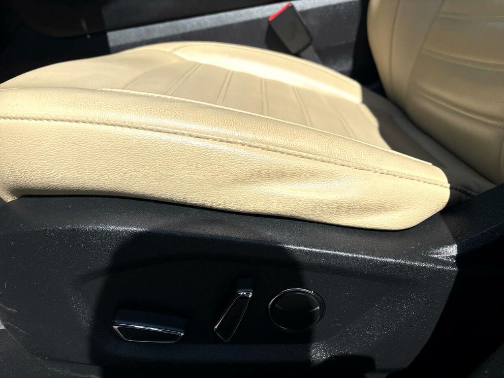 2019 Ford Edge Image 9