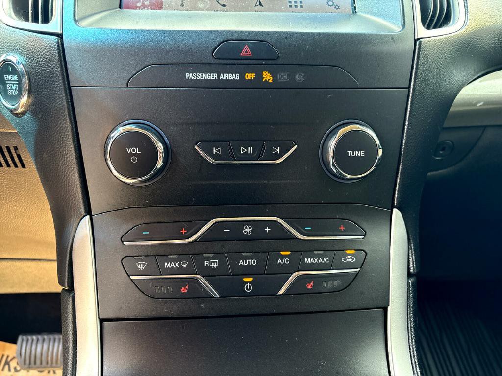 2019 Ford Edge Image 12