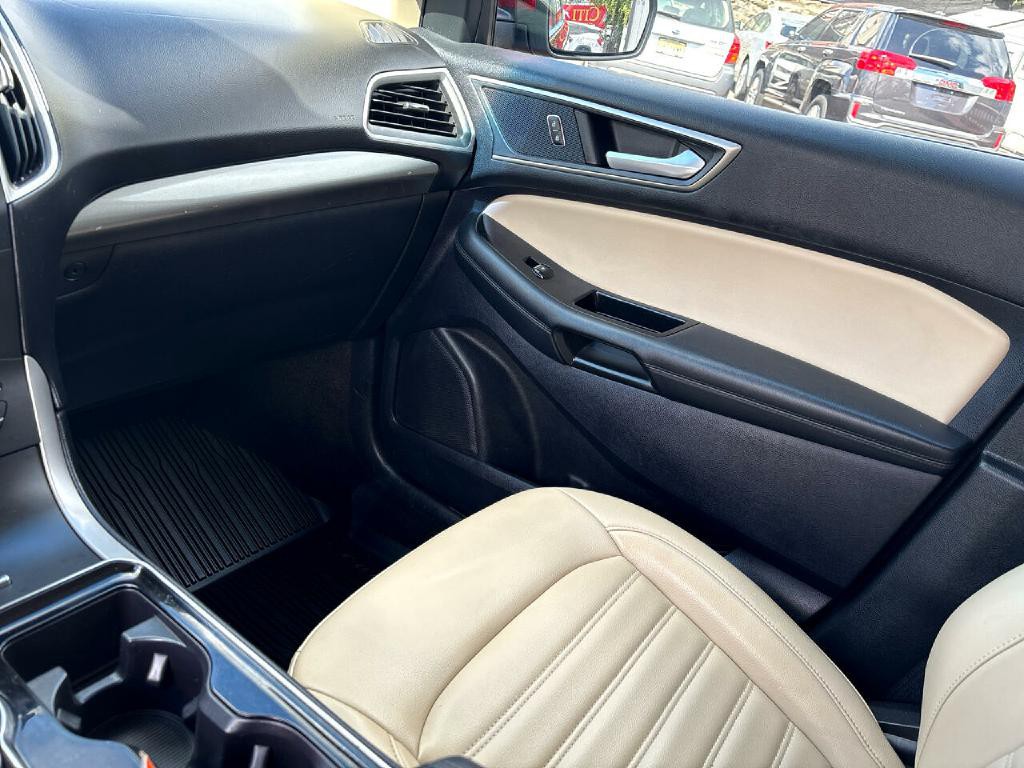 2019 Ford Edge Image 13