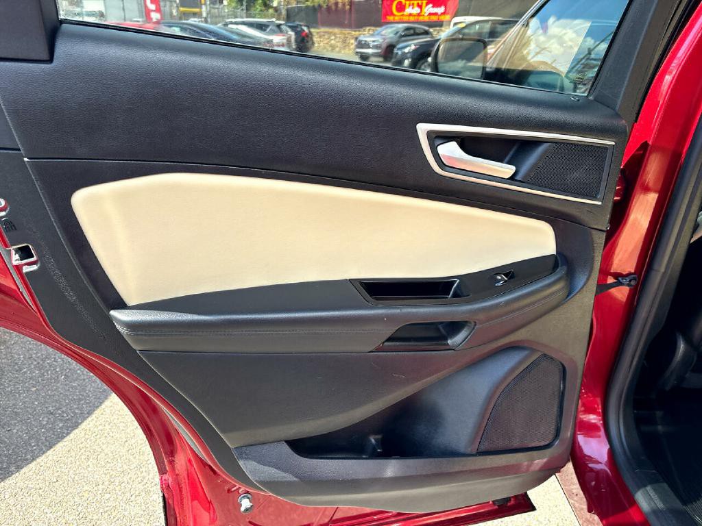 2019 Ford Edge Image 15