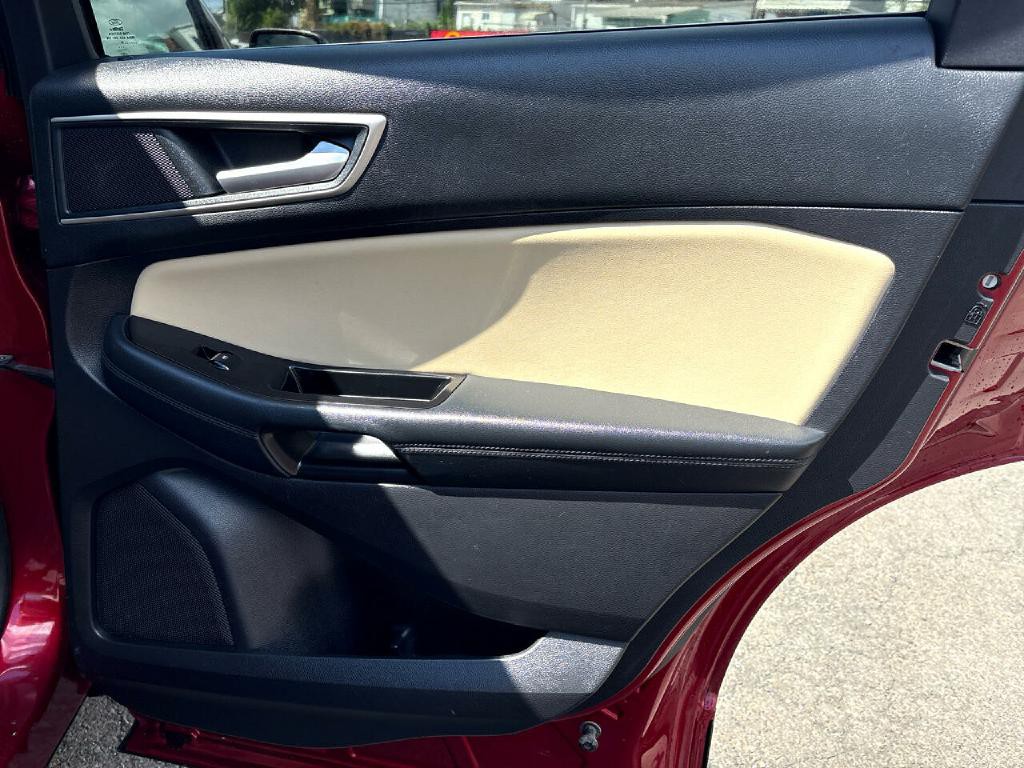 2019 Ford Edge Image 18