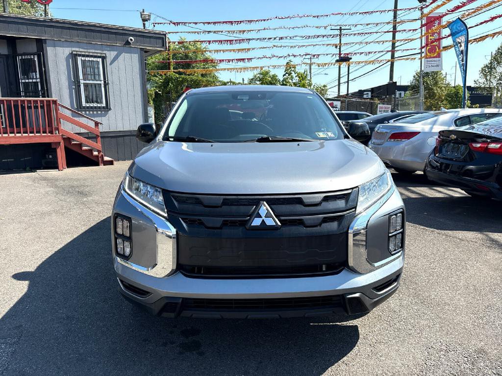 2021 Mitsubishi Outlander Image 2
