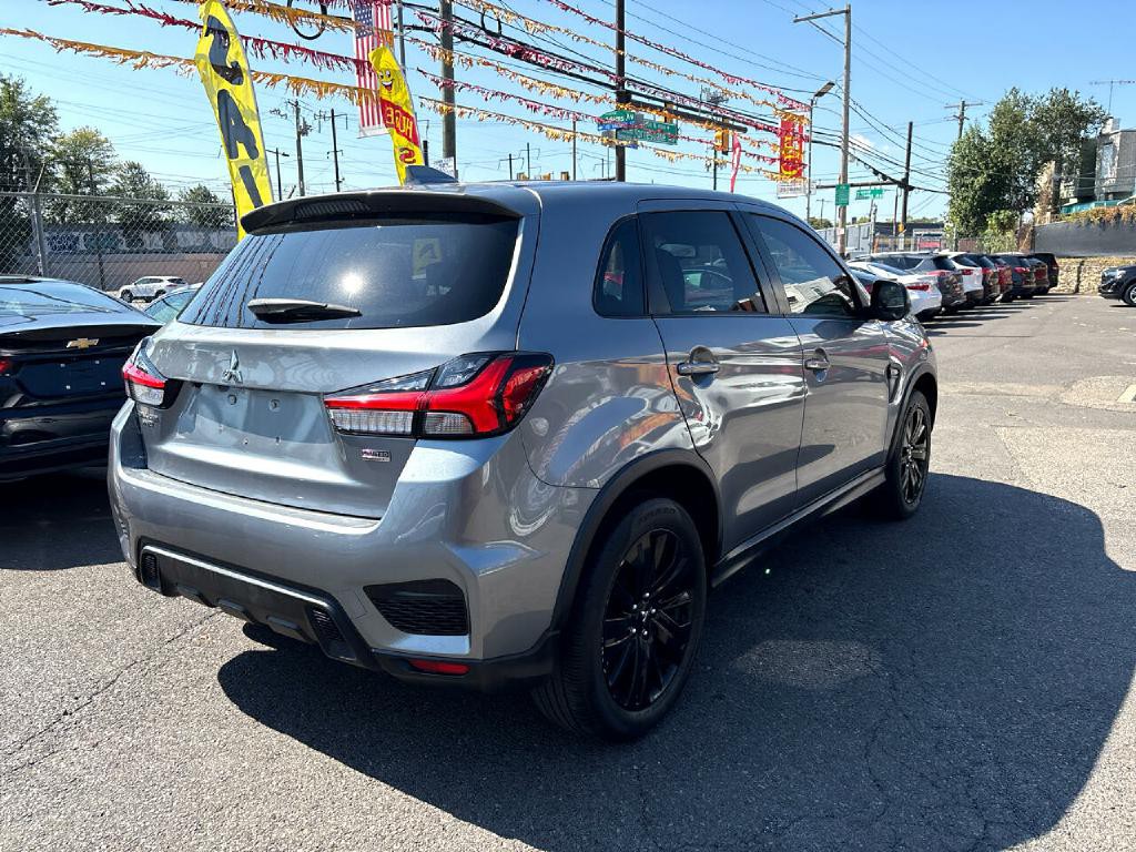 2021 Mitsubishi Outlander Image 6
