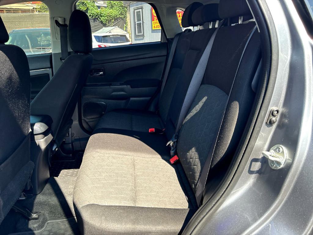 2021 Mitsubishi Outlander Image 13