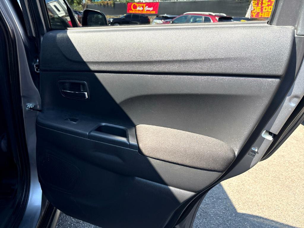 2021 Mitsubishi Outlander Image 15